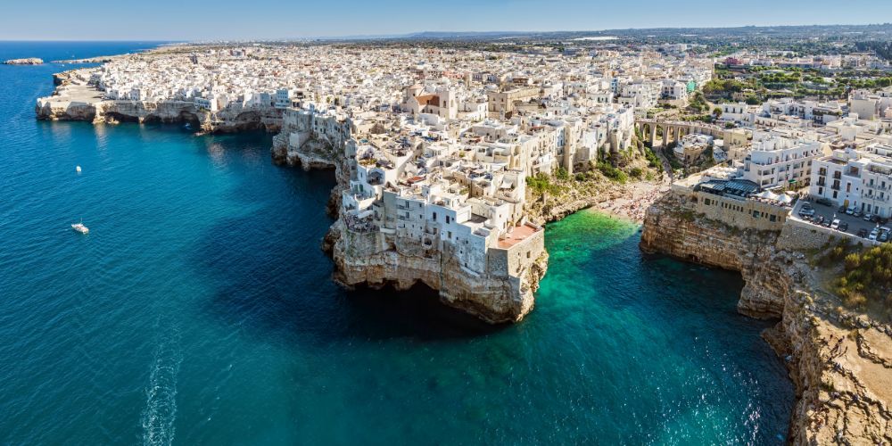 Esplora Polignano a Mare: Eventi, Shopping, Relax e Altro